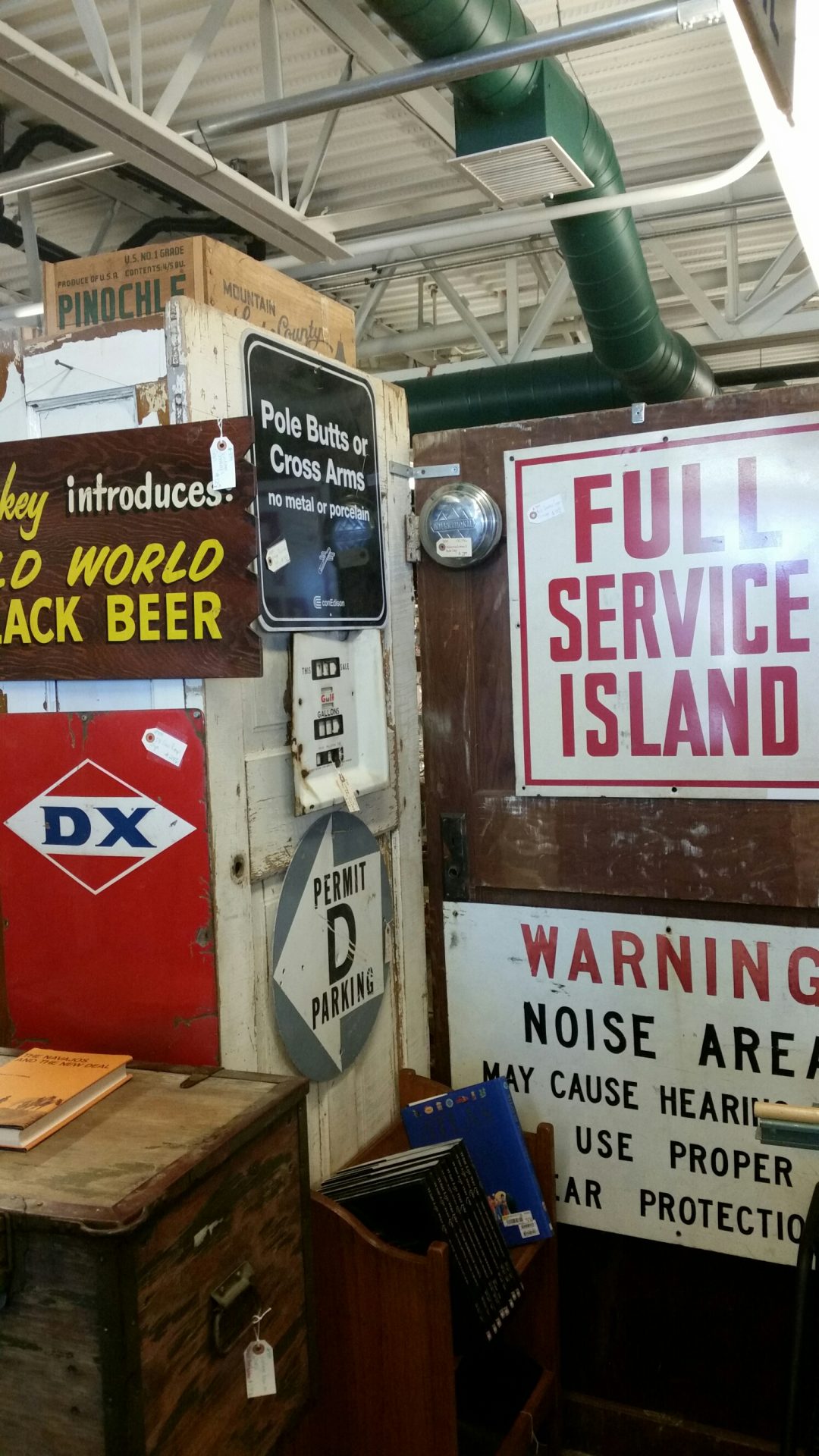 homestead-antique-mall-vintage-signs-collectables-more